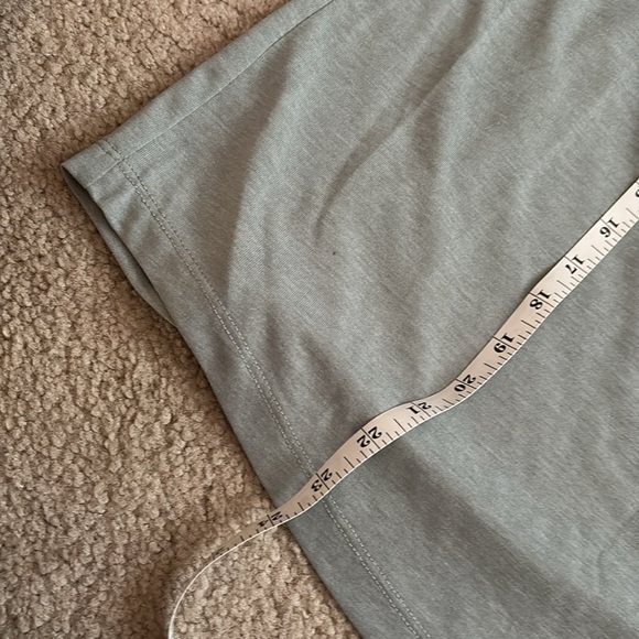 Nike Gray Sleeveless Relaxed Tank Top Womens size medium NWT - Picture 3 of 4